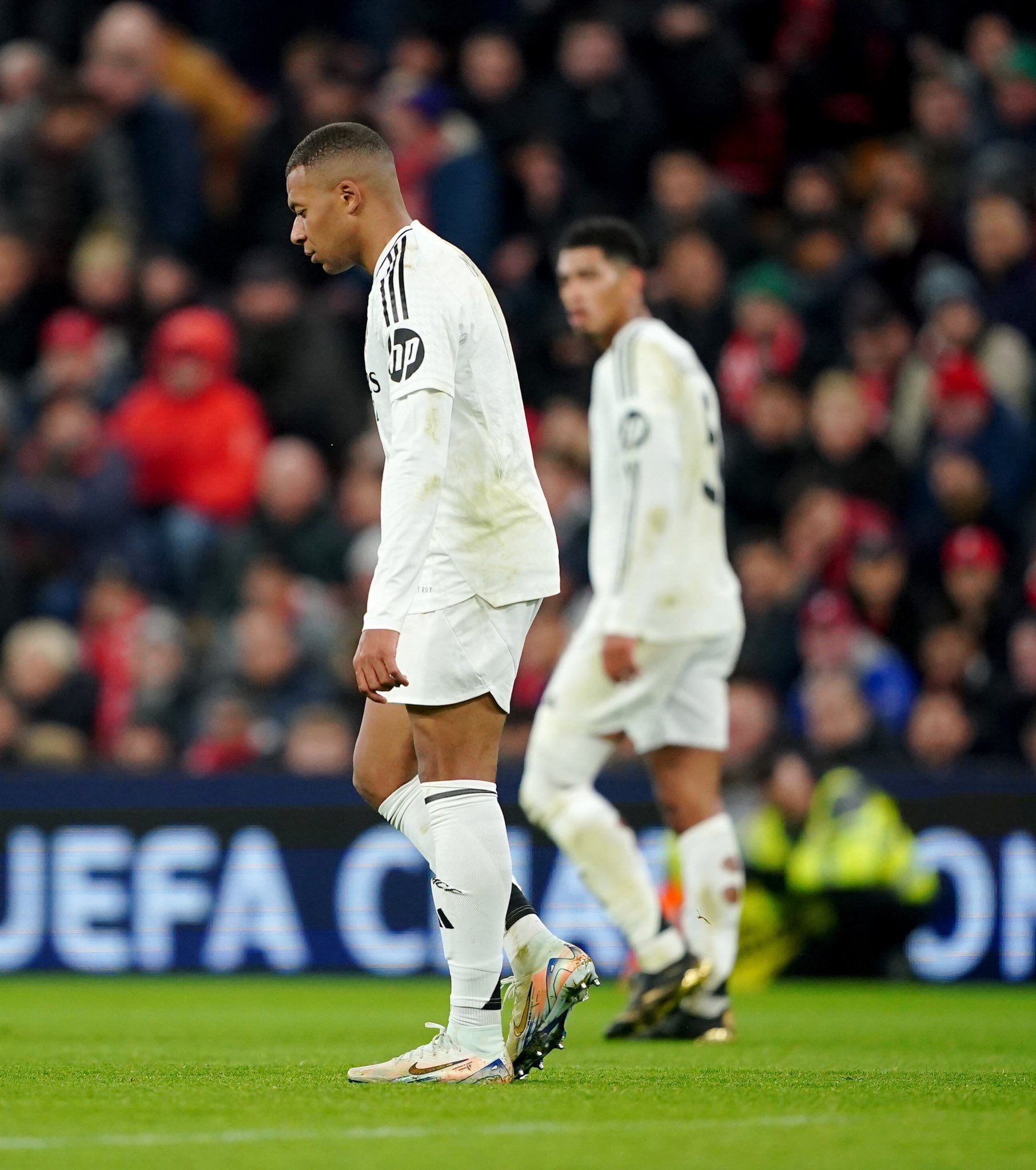 贝林厄姆今日表现抢眼，内马尔整场无解，教练赛后亲自拥抱